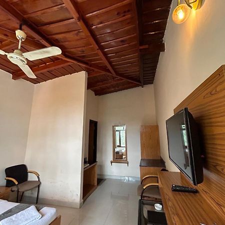 Hotel Maya Regency Bhīm Tāl Exteriör bild